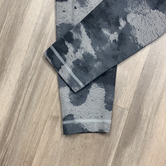 EUC lululemon Athletic Wunder Under Pant - Picture 5 of 6